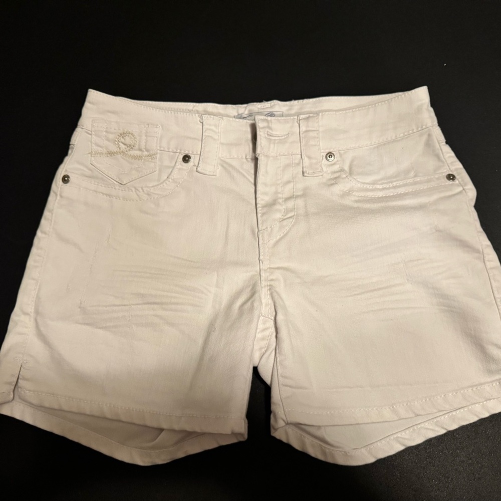 Seven7 Cream Jean Shorts with Classic Cut and Subtle Texture
